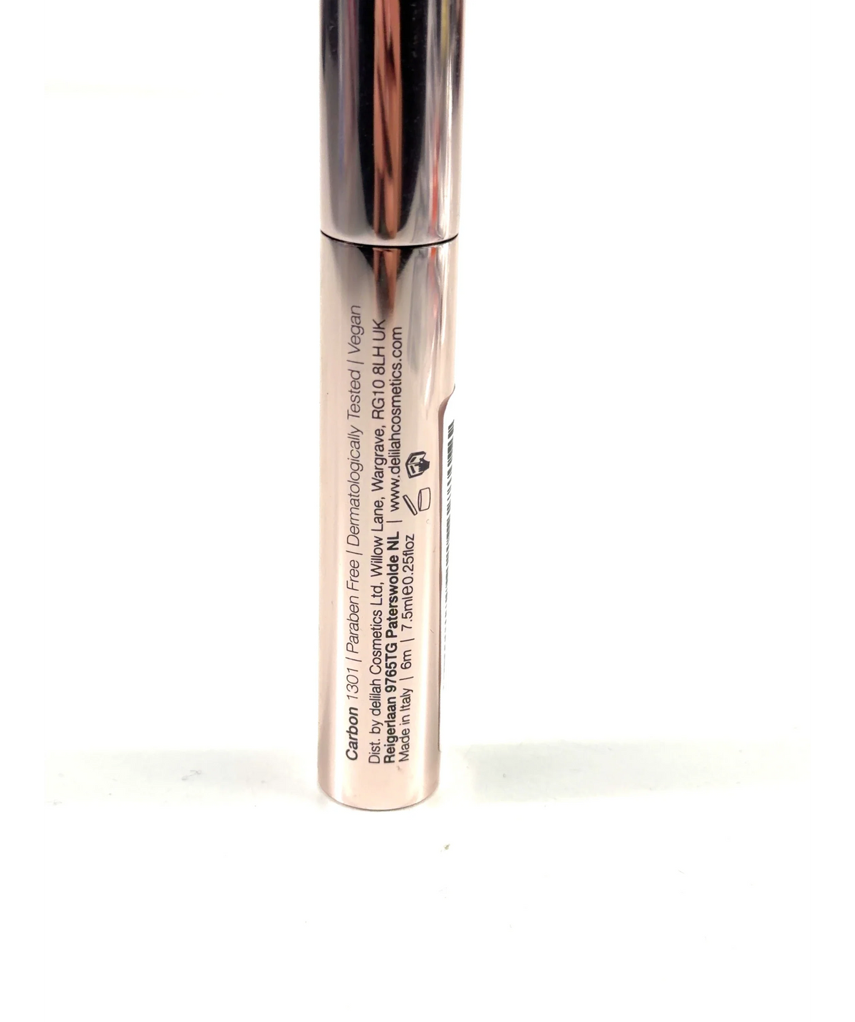 Delilah Carbon 1301 Definitive Volumising and Defining Mascara, size 7.5ml — fabric detail
