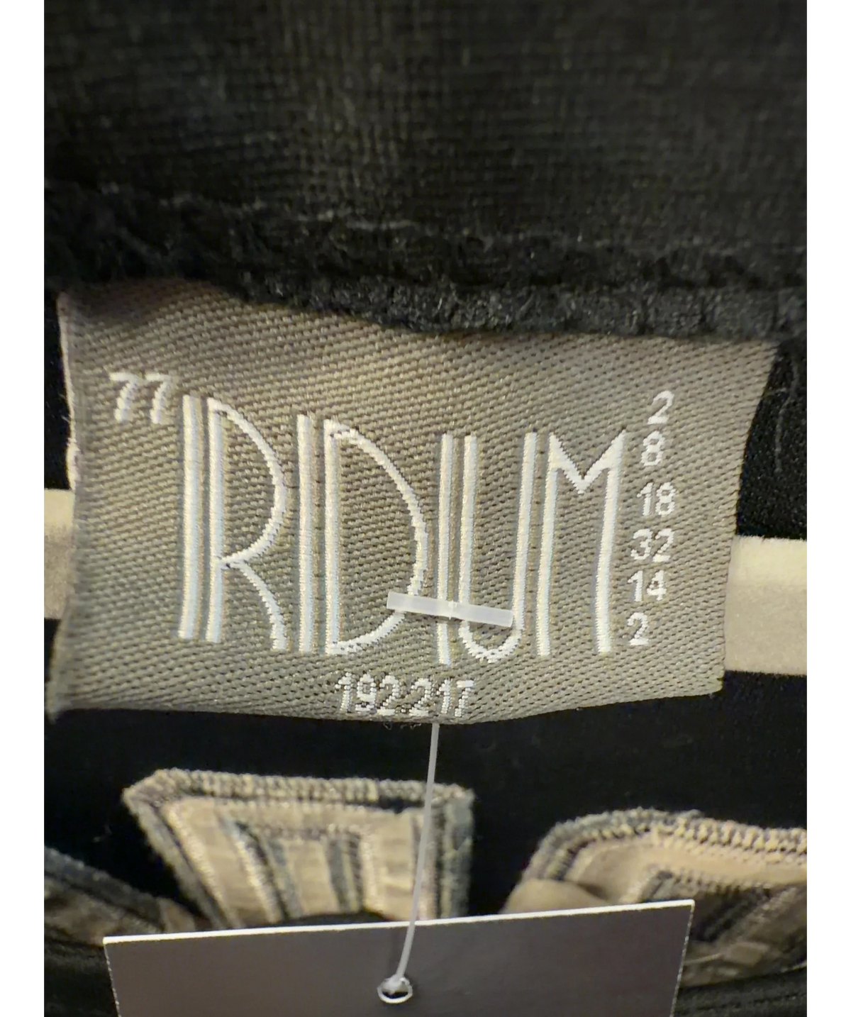 Ridium Black Colour, size UK L — detail