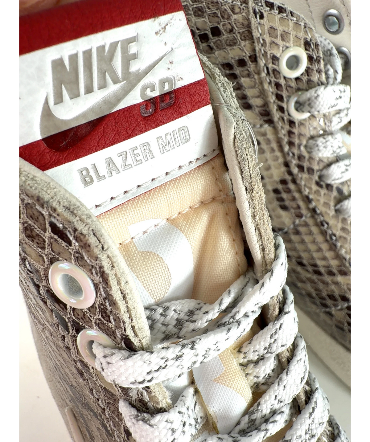 Nike Grey SB x Soulland Blazer Mid QS Fri.day 03 Snakeskin Hi-top trainers, size UK 8 EU 41 👠 — care label
