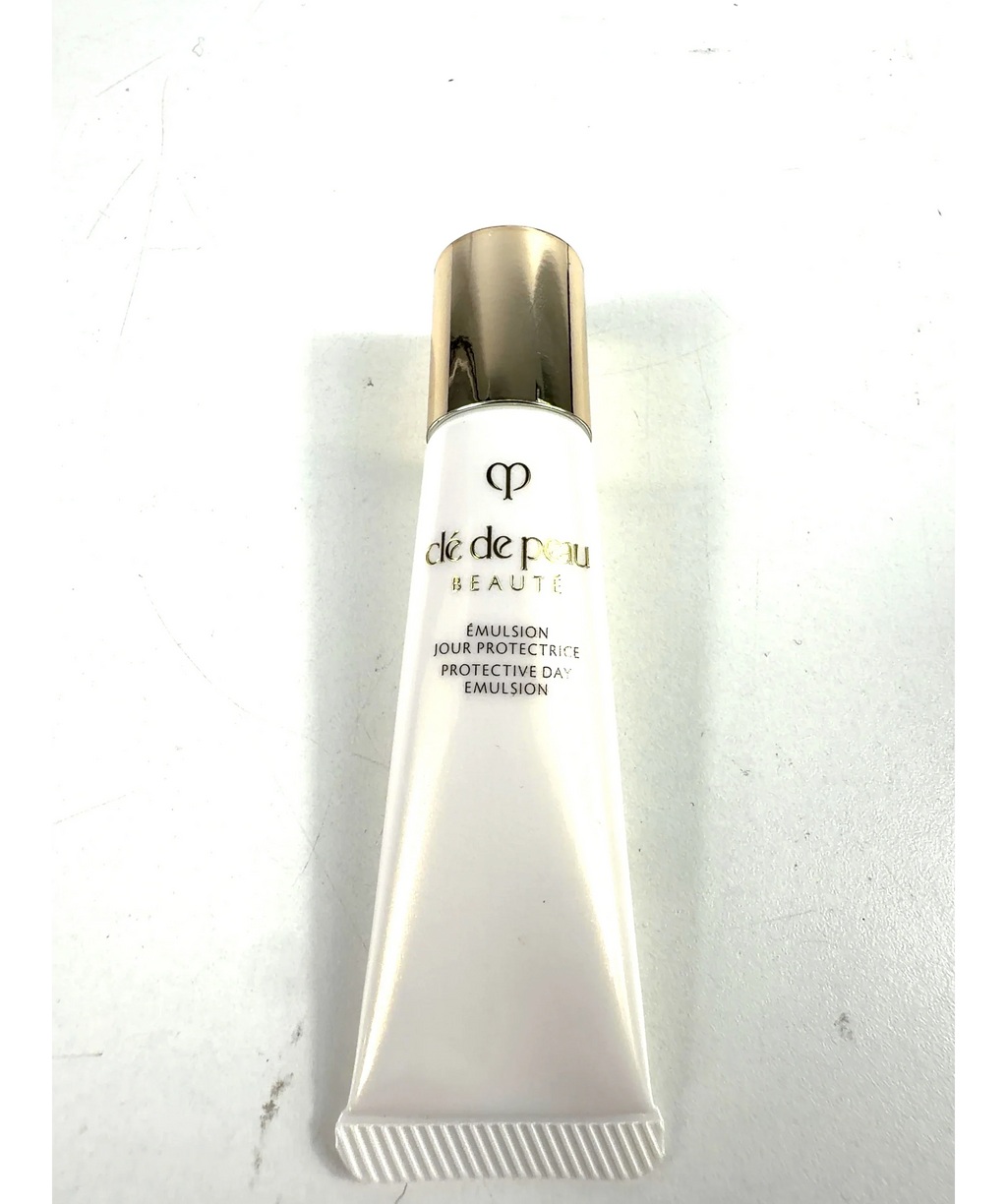 Clé de Peau Beauté Protective Day Emulsion, size 12ml — label