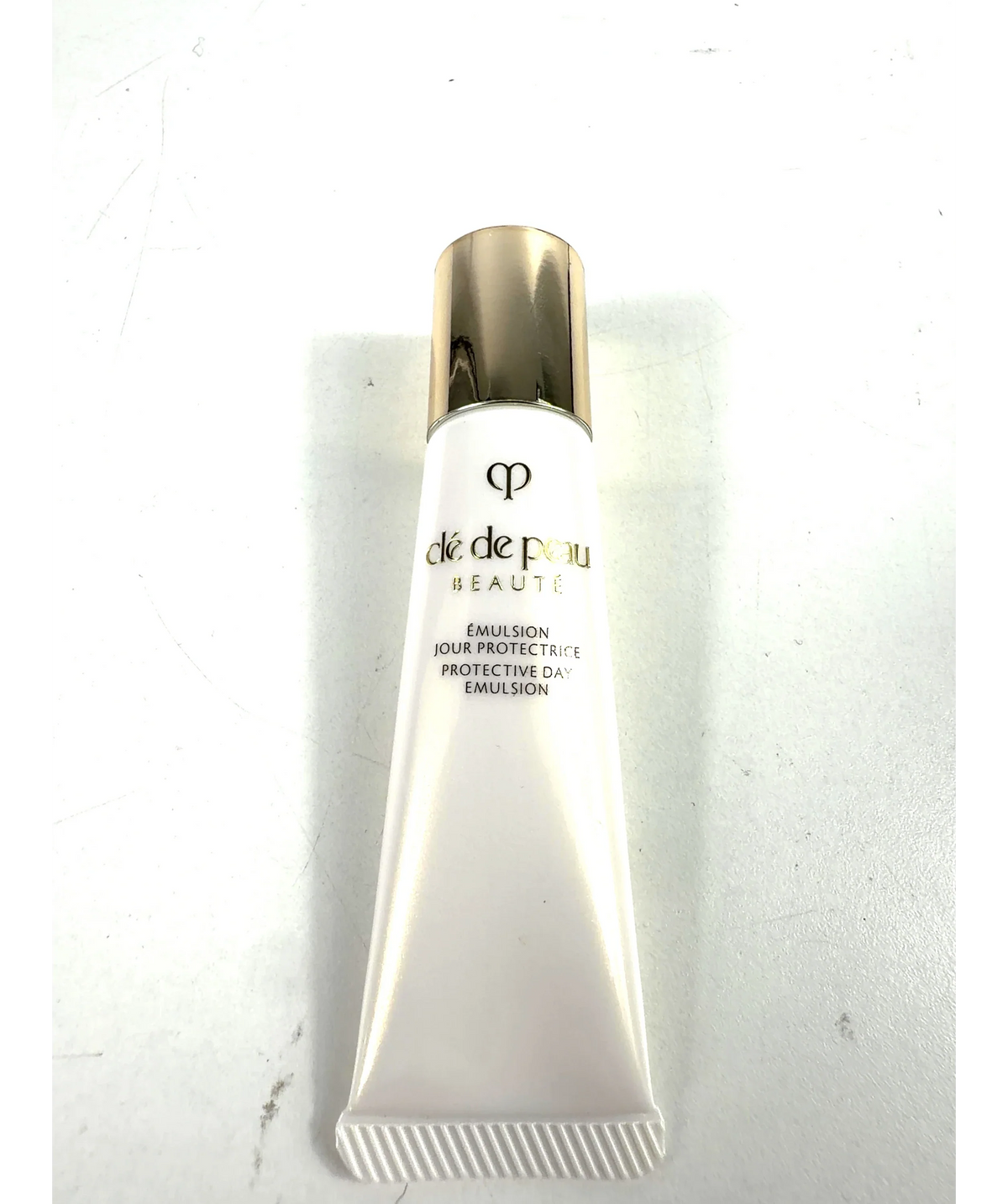 Clé de Peau Beauté Protective Day Emulsion, size 12ml — label