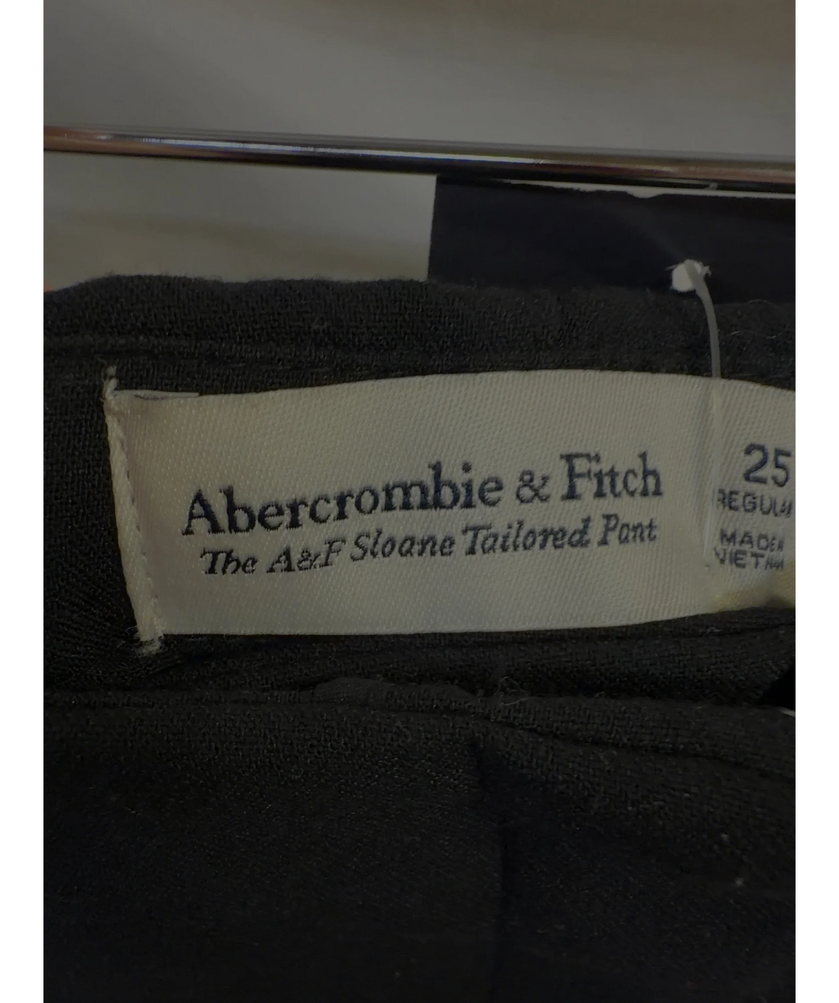 ABERCROMBIE & FITCH Black The A&F Sloane Tailored Pant, size W25 — detail