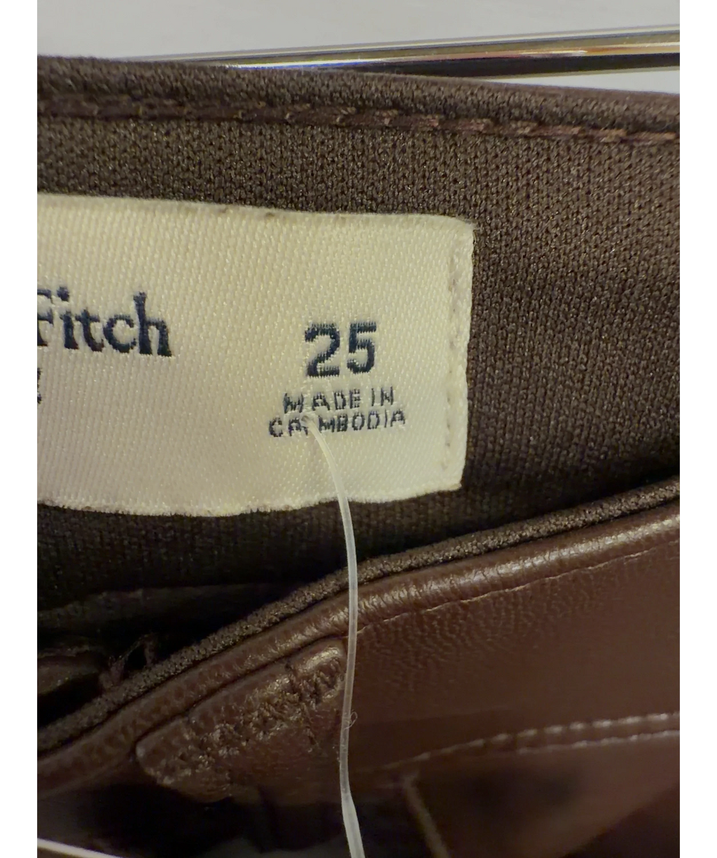 ABERCROMBIE & FITCH Brown High Rise '90s Relaxed Vegan Leather Pant, size W25 — care label