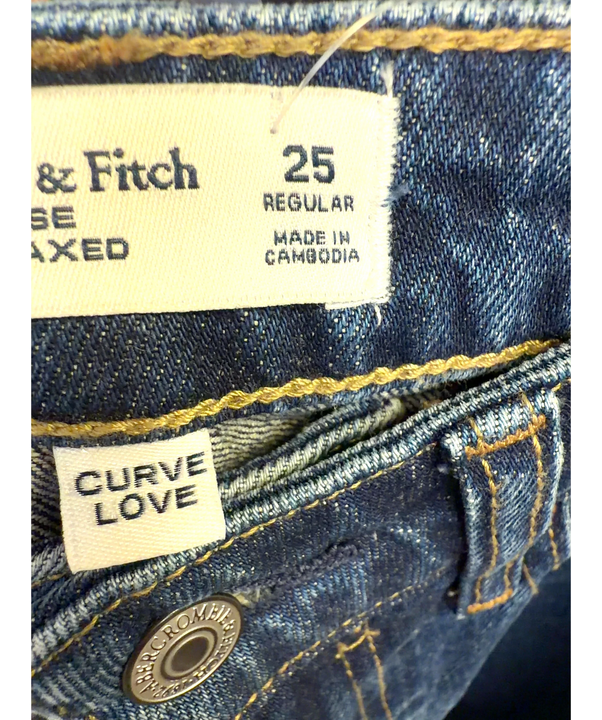 ABERCROMBIE & FITCH Blue Curve Love High Rise 90s Relaxed Jeans, size W25 — care label