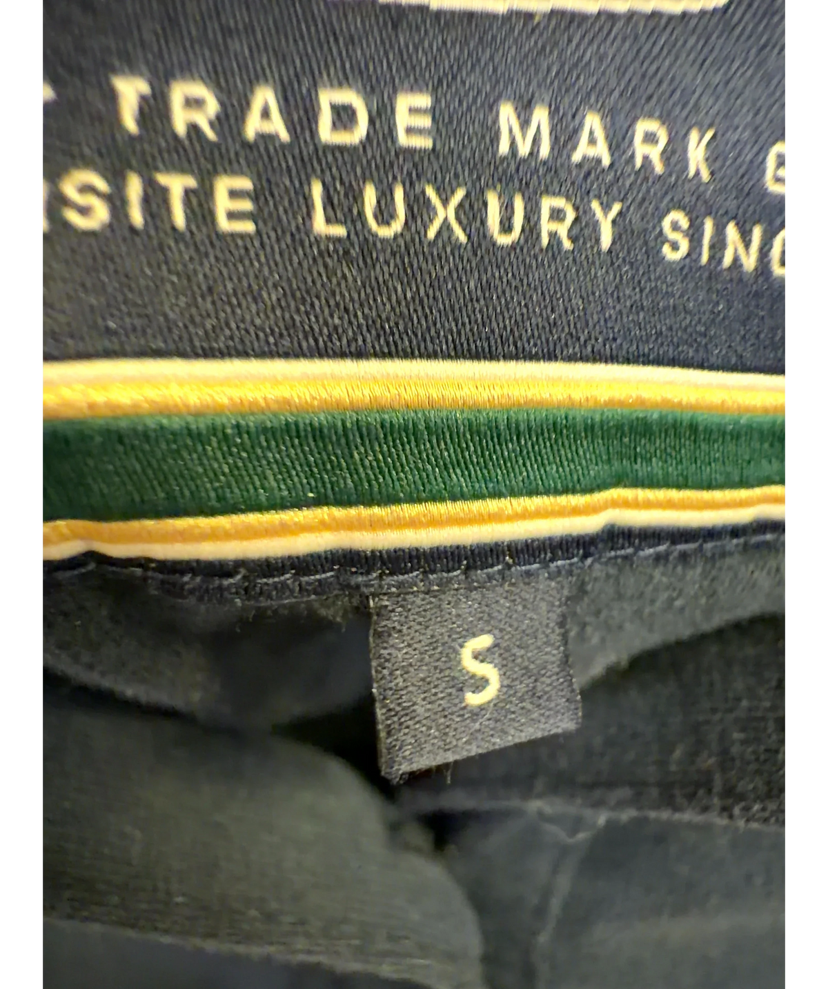 HOLLAND COOPER navy blue tipped crest/classic style polo shirt, size UK S — care label