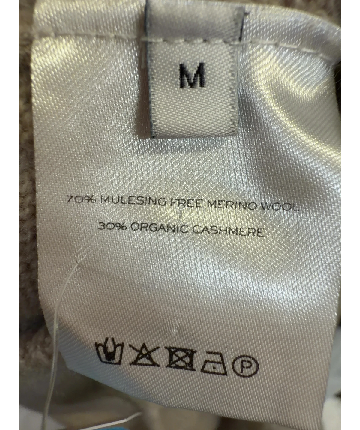 almada label Cream Colour, size UK M — label