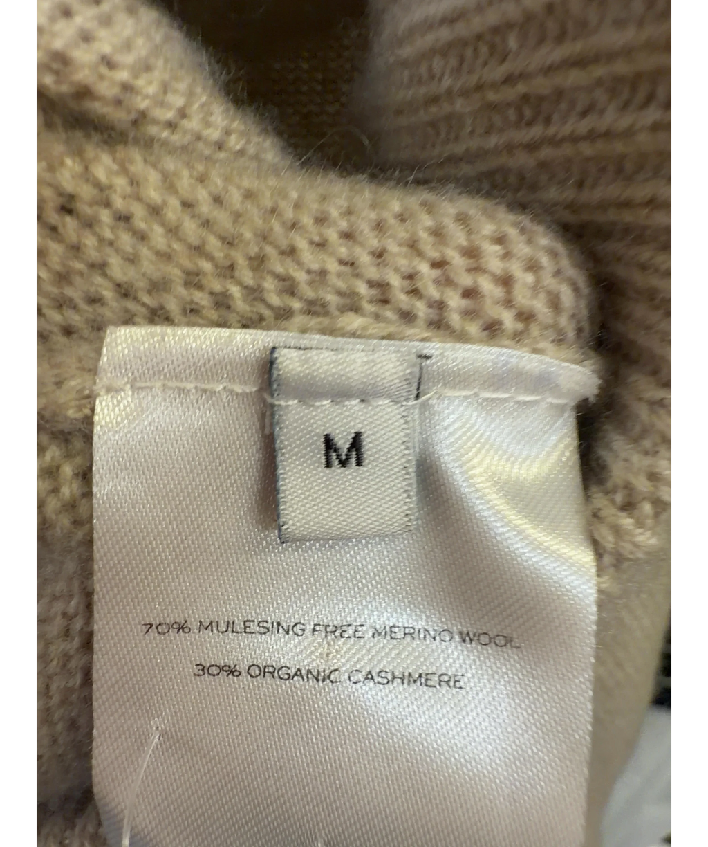 almada label Cream Colour, size UK M — care label