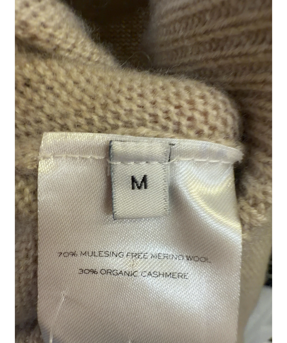 almada label Cream Colour, size UK M — care label