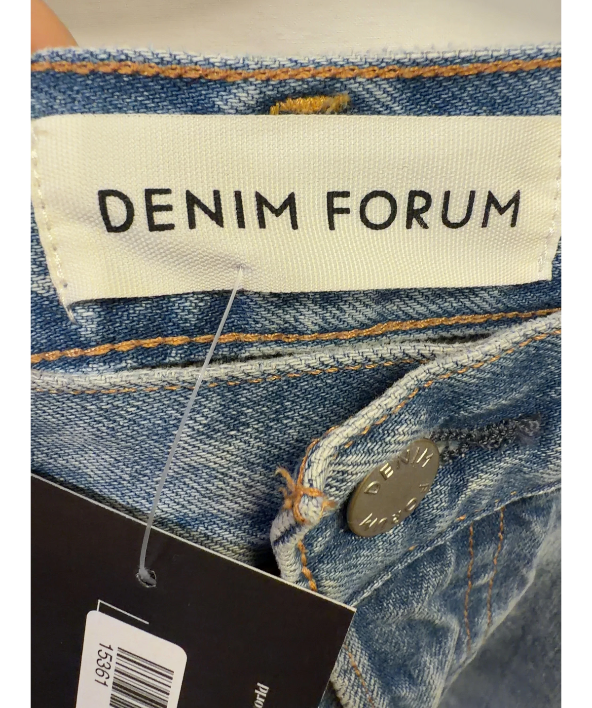 Aritzia Denim Forum light blue Relaxed Lo-Rise Baggy Jeans, size W26 — detail