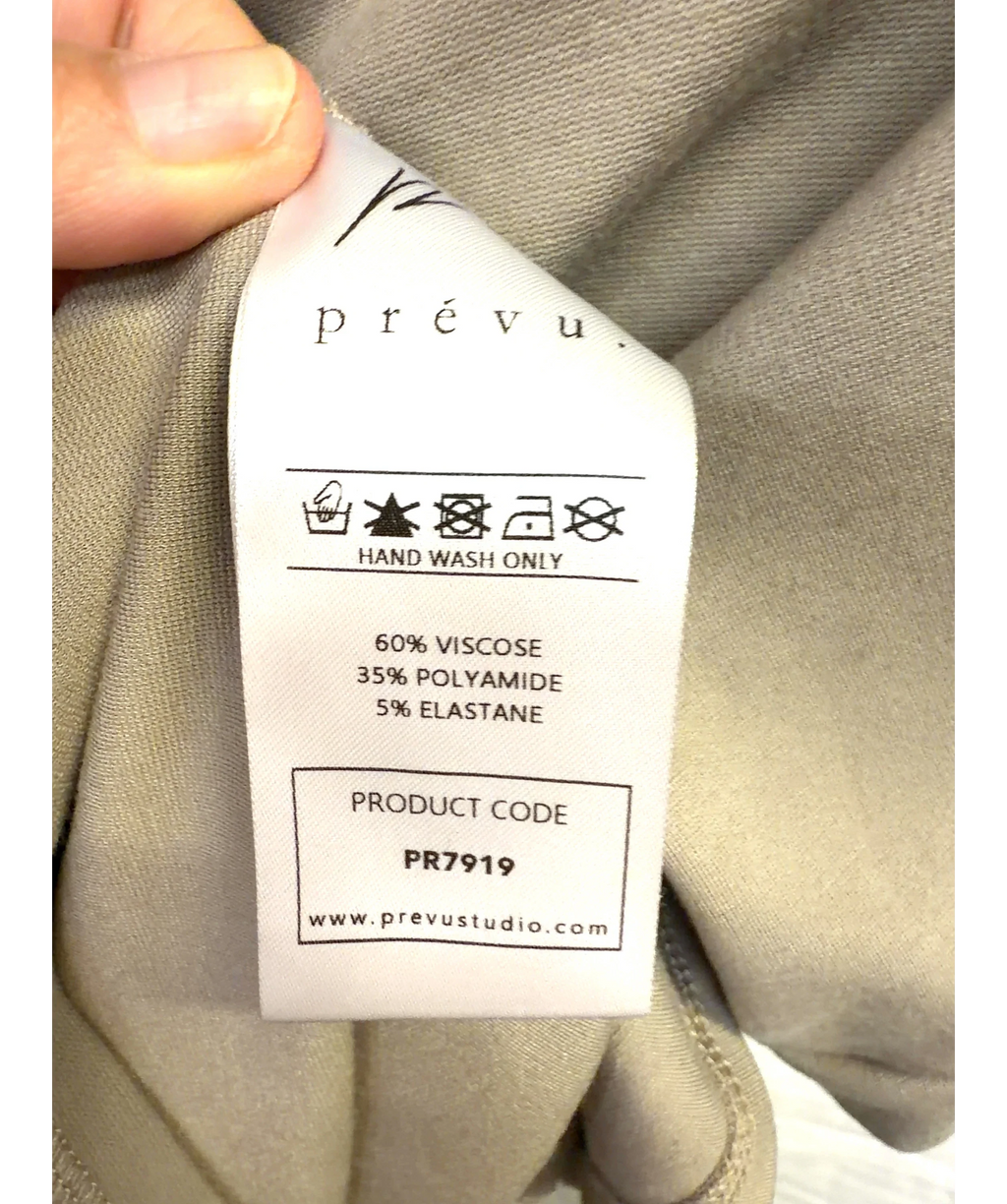 prévu Grey Colour, size UK M/L — label