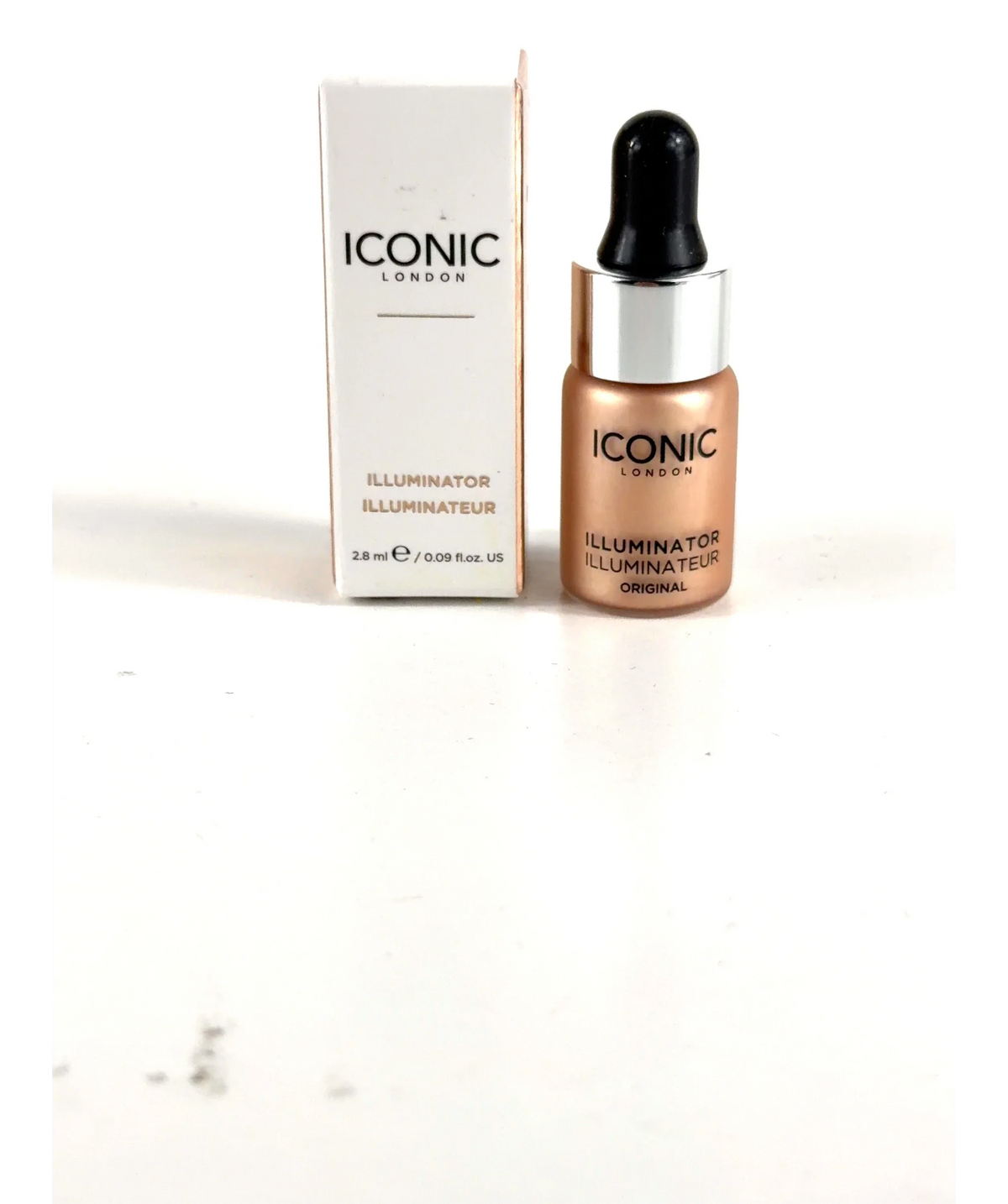 ICONIC LONDON Original ILLUMINATOR, size 2.8ml — detail