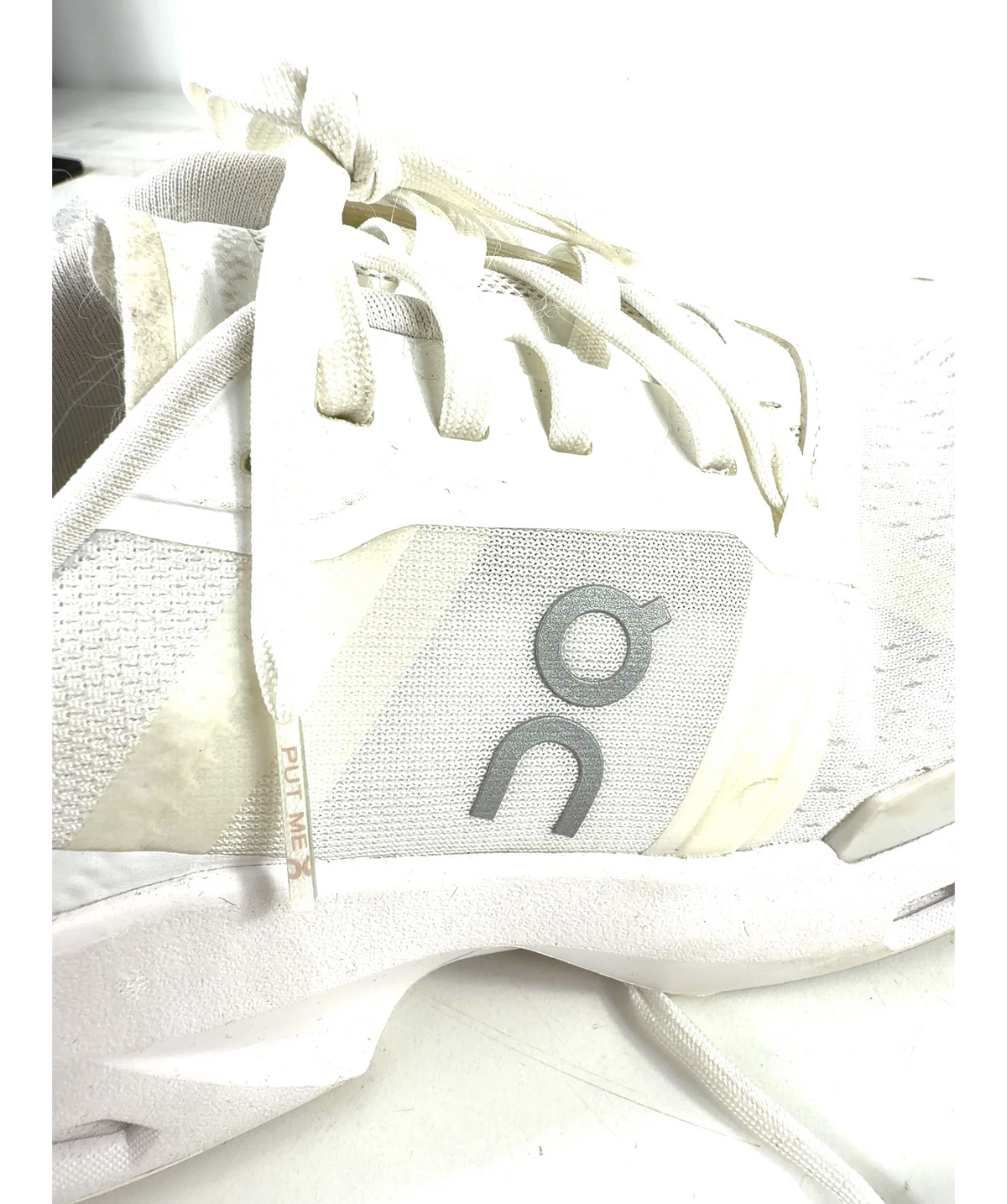 On White Cloudpulse, size UK 6 EU 39 👠 — care label