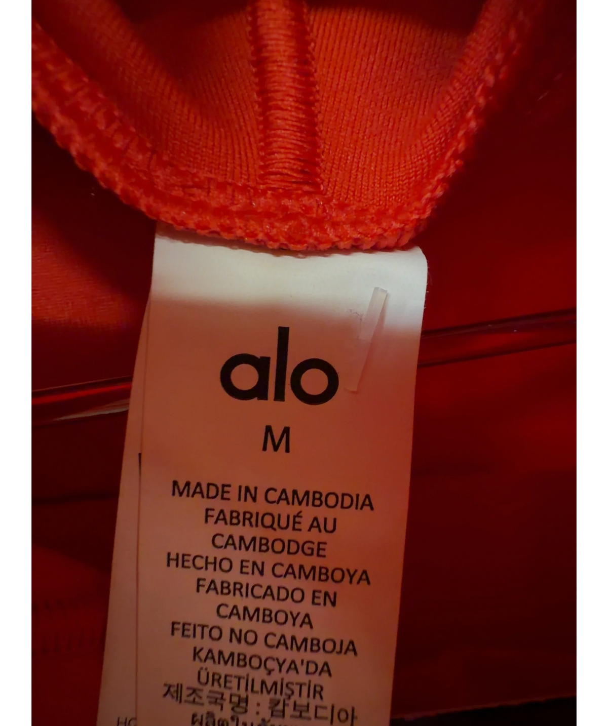 alo yoga Red Colour, size UK M — care label