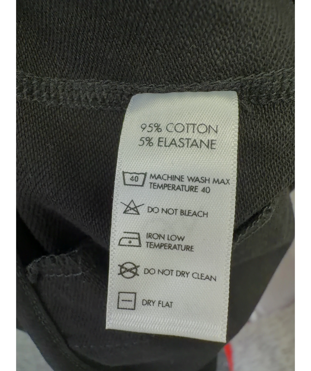 Vanquish Black Colour, size UK L — label