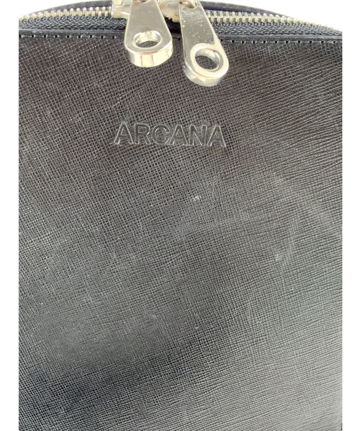 ARCANA Black The Crossbody Bag — label