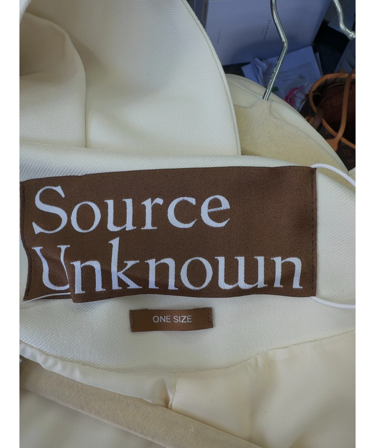 Source Unknown Cream Colour — detail