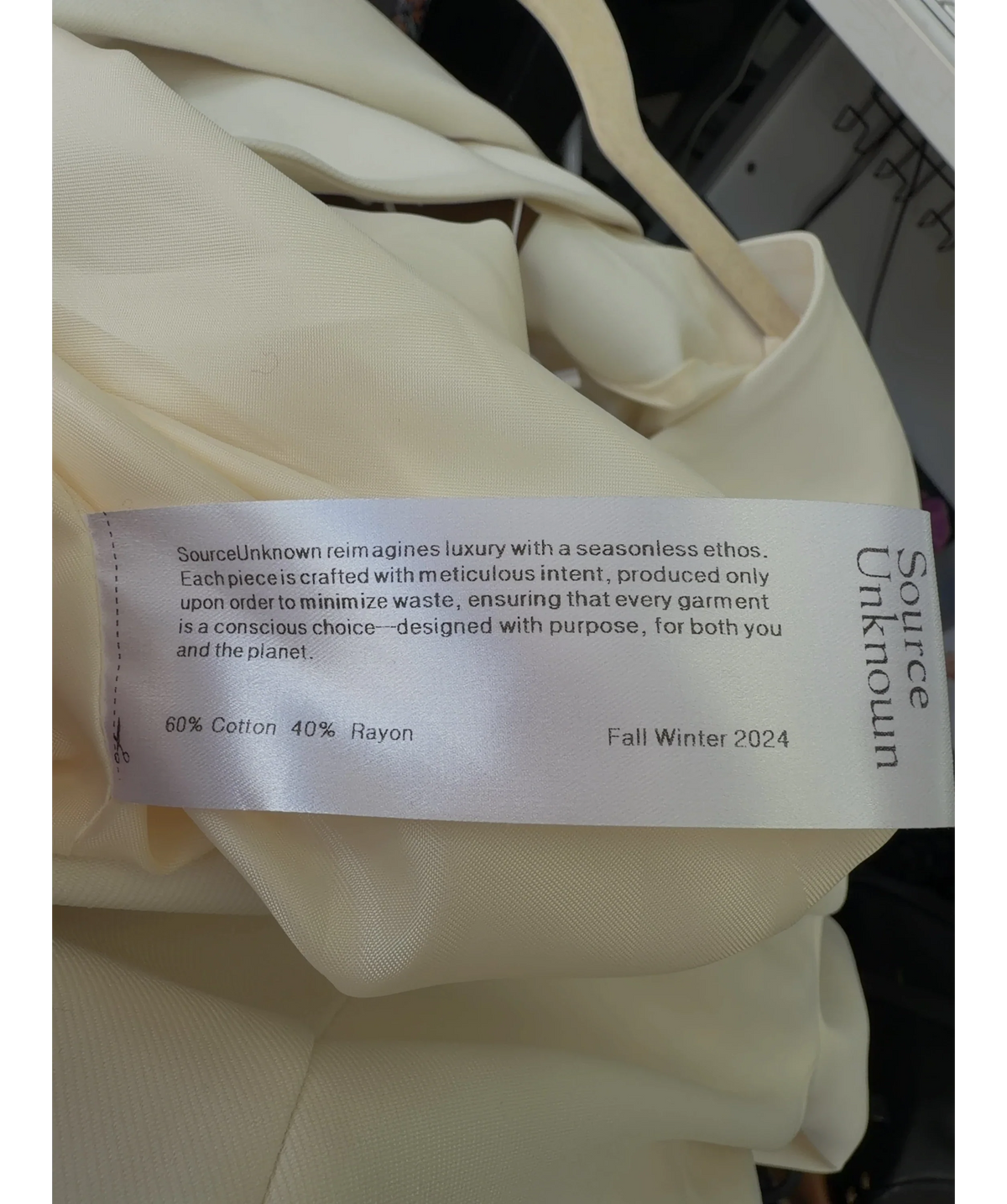 Source Unknown Cream Colour — label