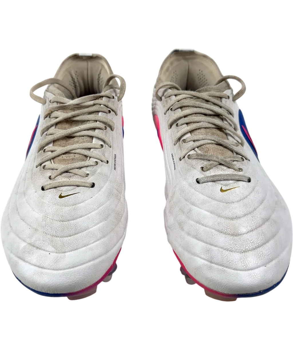 Nike White Tiempo Maestro Elite, size UK 10 EU 44 👞 — detail