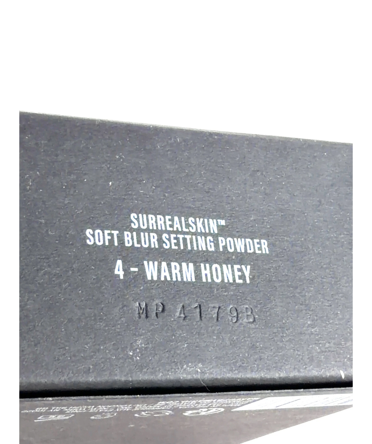 Makeup by mario 4 - WARM HONEY SURREALSKIN™ SOFT BLUR SETTING POWDER, size 15g — detail