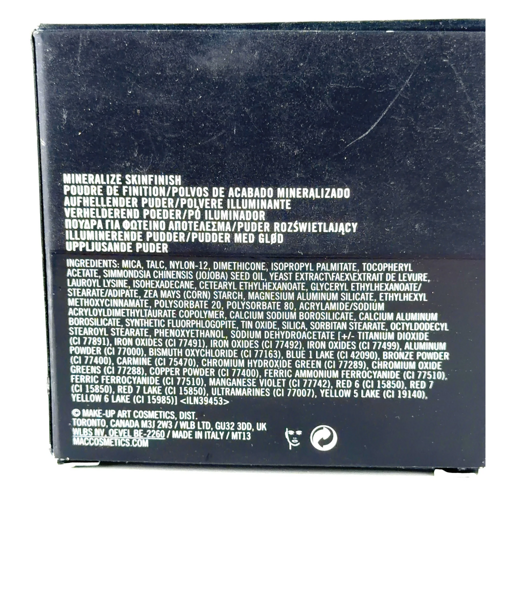 MAC GOLD DEPOSIT Mineralize Skinfinish, size 10g — fabric detail