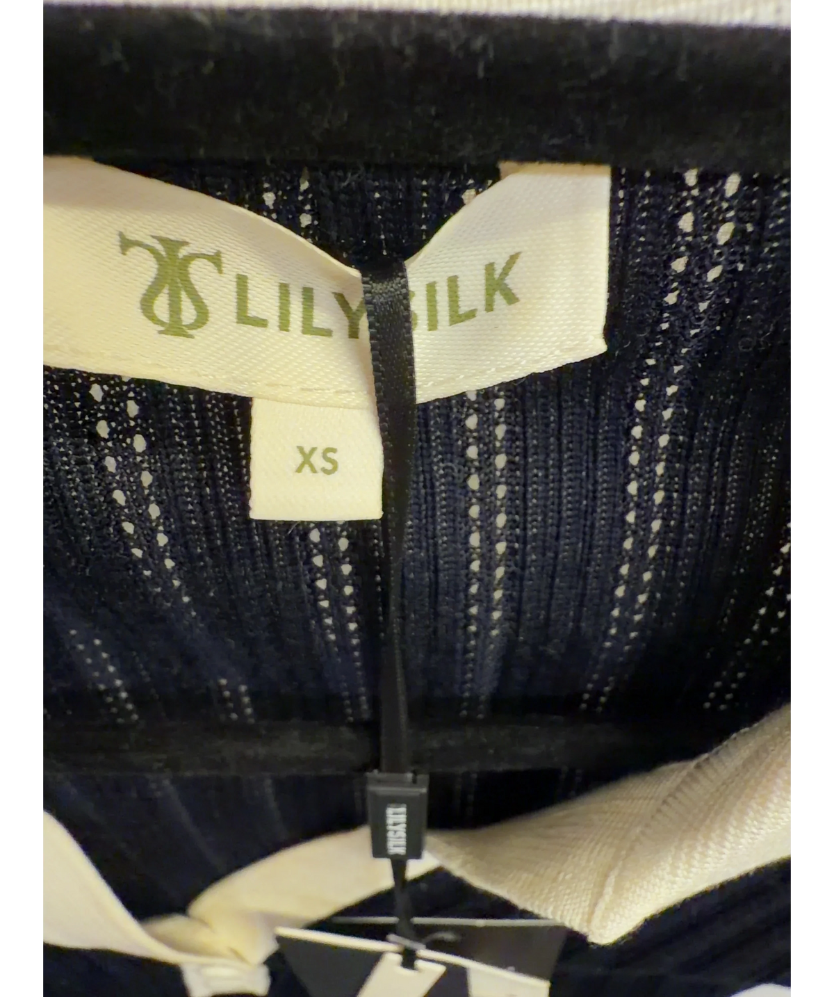 LILYSILK navy V Neck Ribbed Silk Knit Top, size UK XS — care label