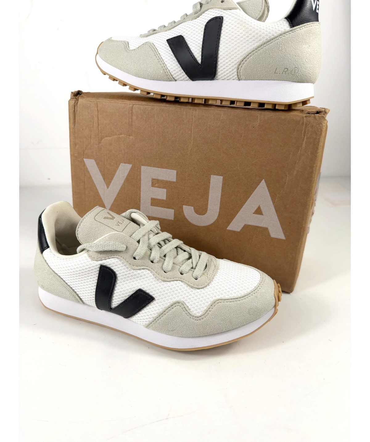 VEJA White SDU Alveomesh, size UK 6 EU 39 👠 — care label