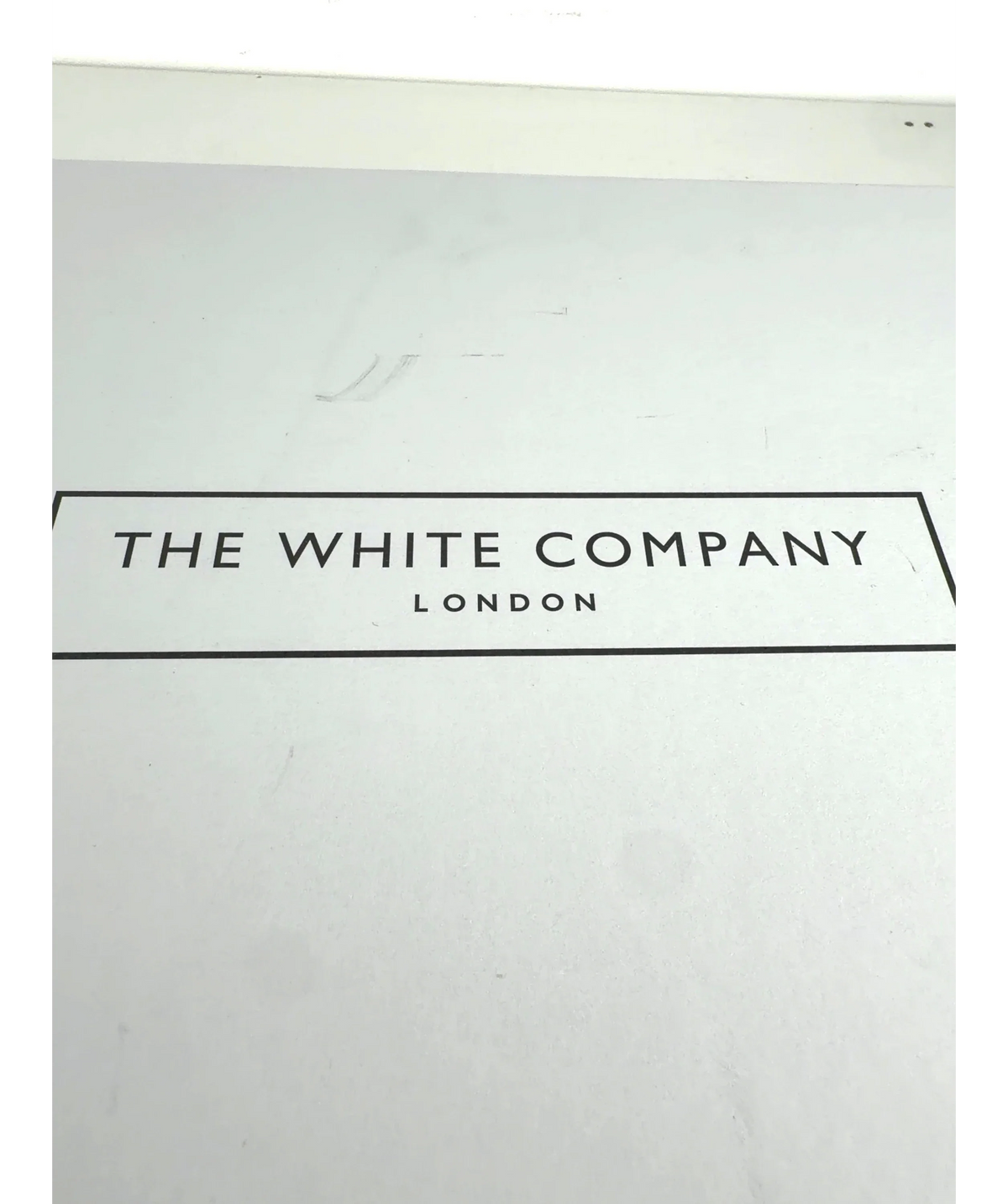 The White Company Glen Isla Luxury 2 Wick Candle, size 280g — label