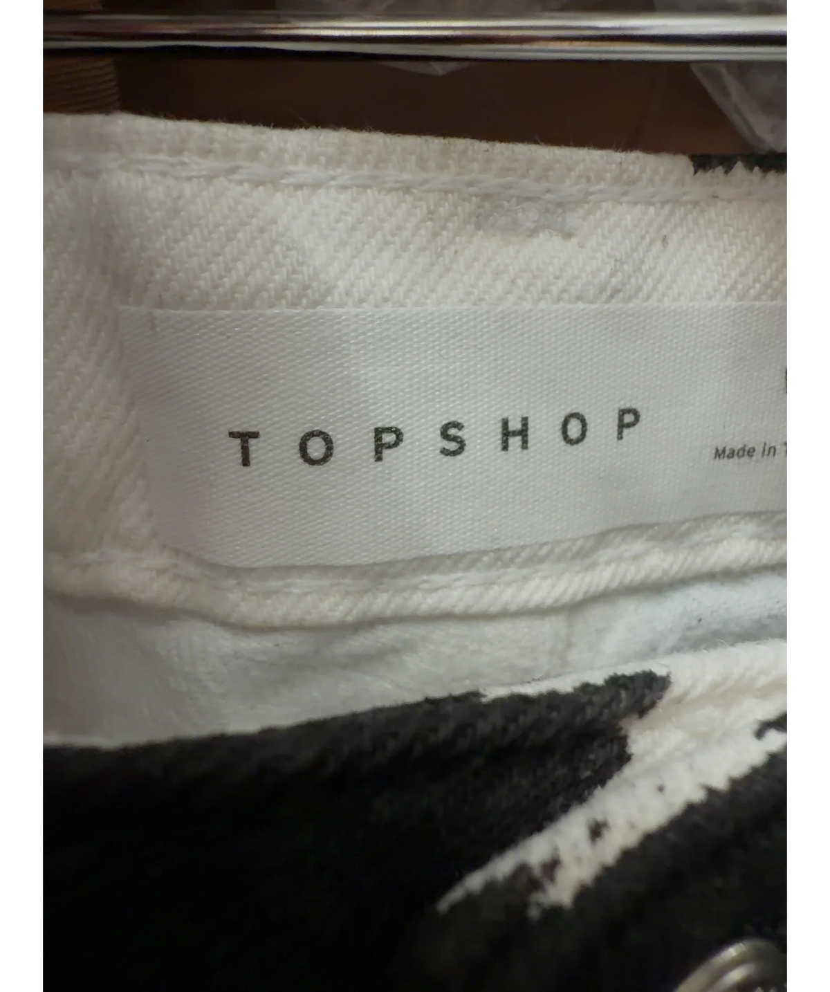 TOPSHOP Black coated black mid rise Runway jeans in white, size W26 — detail