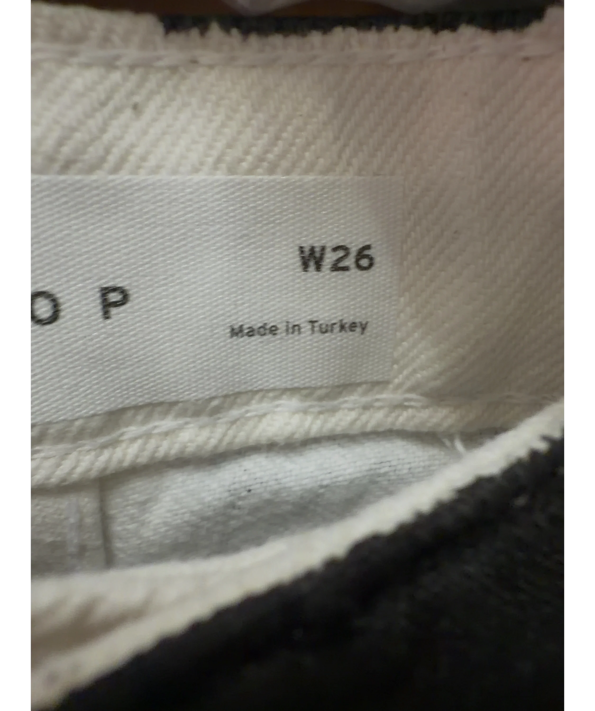 TOPSHOP Black coated black mid rise Runway jeans in white, size W26 — care label