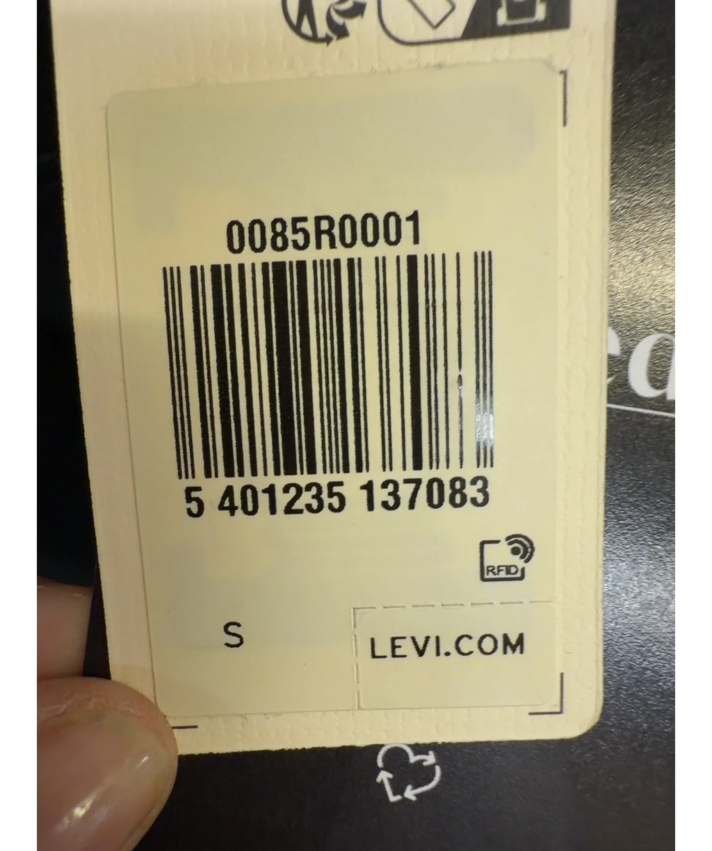 levis Black Essential Baby Tee, size UK S — label