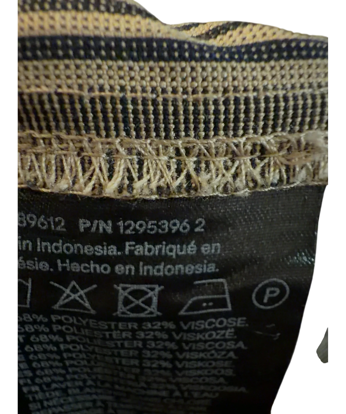 H&M Beige 29, size UK L — fabric detail