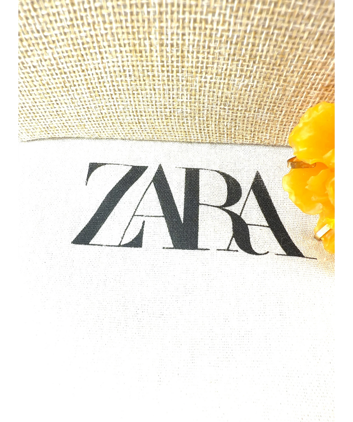 ZARA Yellow Metal Resin Flower Necklace and the Maxi Metal Resin Flower Bracelet — detail