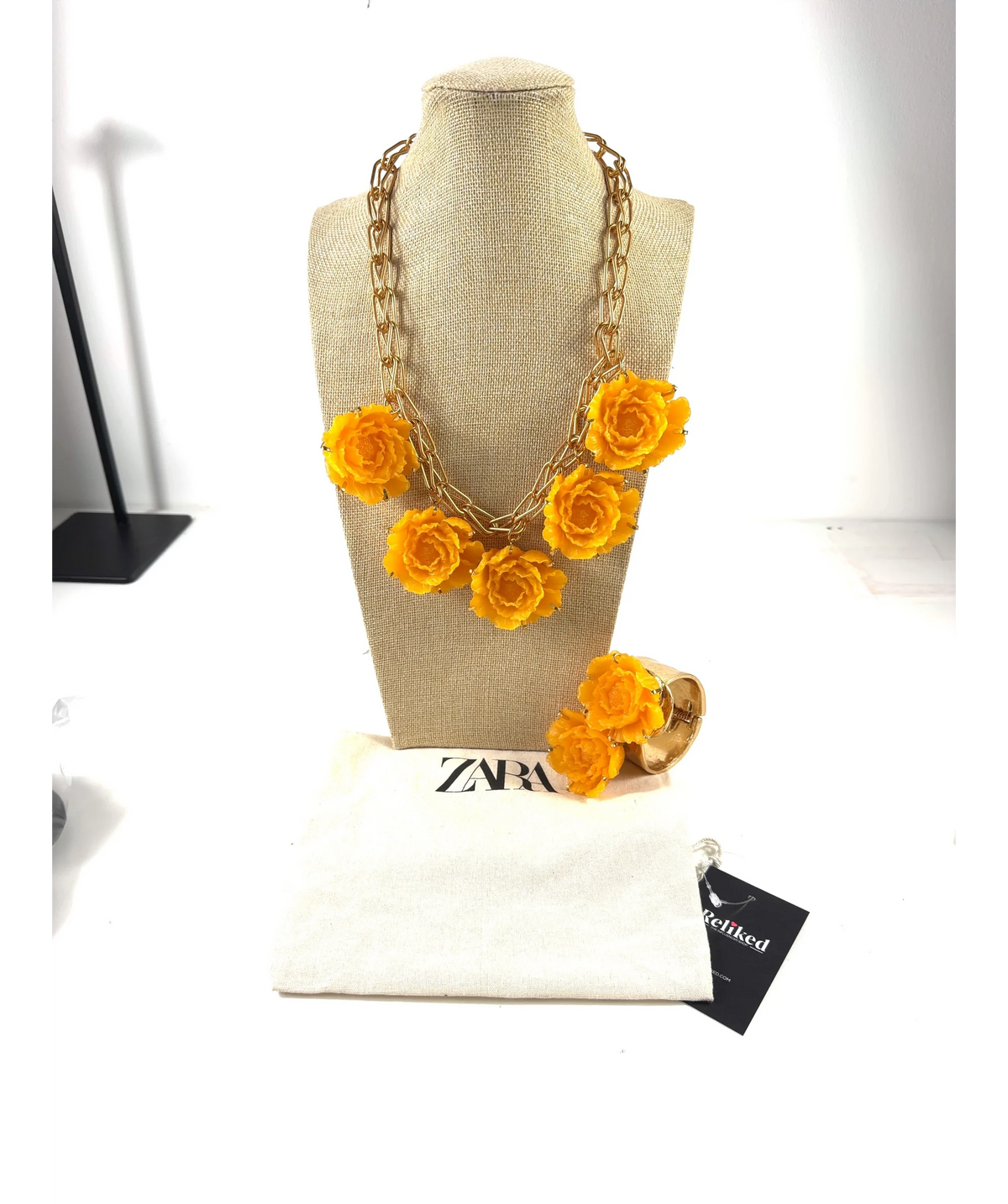 ZARA Yellow Metal Resin Flower Necklace and the Maxi Metal Resin Flower Bracelet — care label