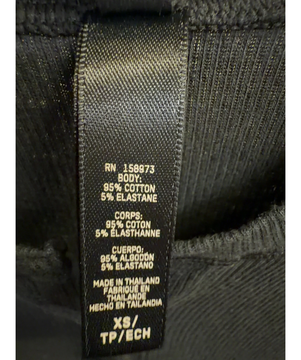 SKIMS Black Colour, size UK XS — label