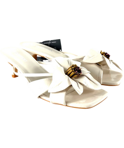 boohoo Cream Flower Detail Low Heeled Mules, size UK 6 EU 39 👠 — front