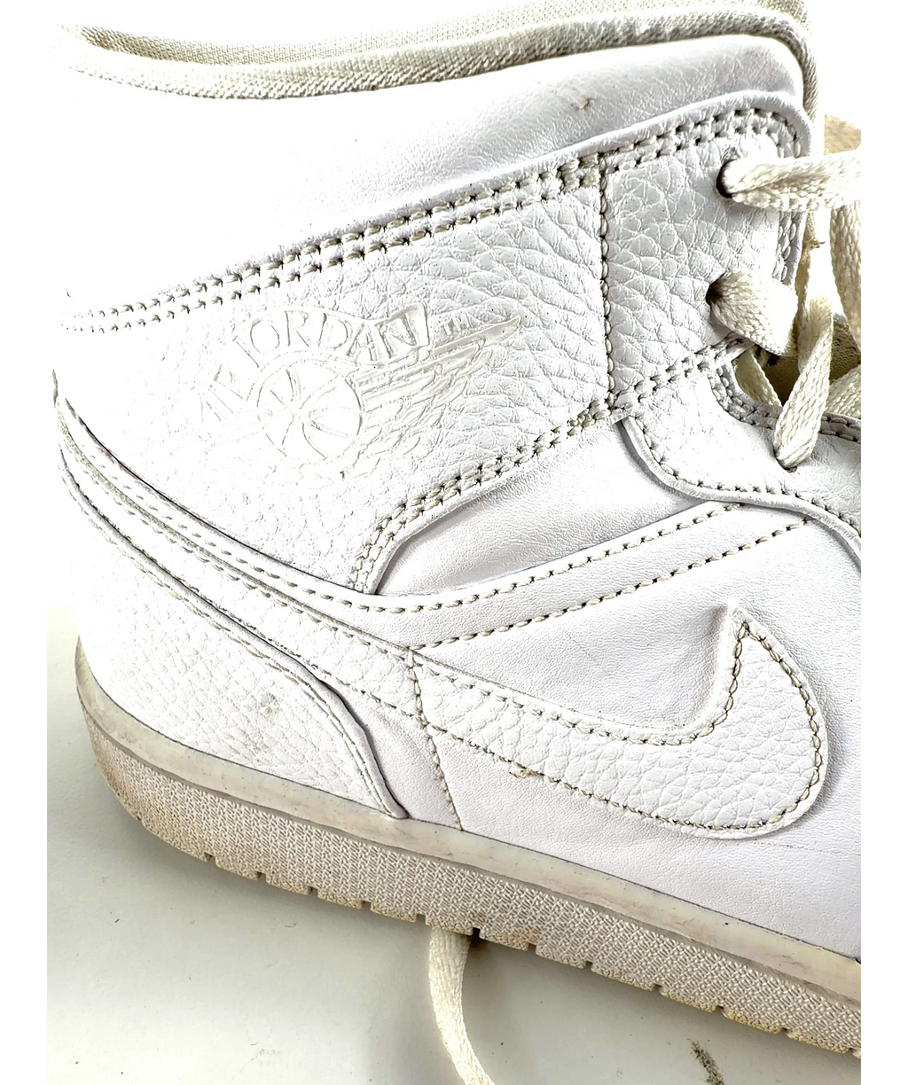Nike White Colour, size UK 8 EU 42 👞 — care label
