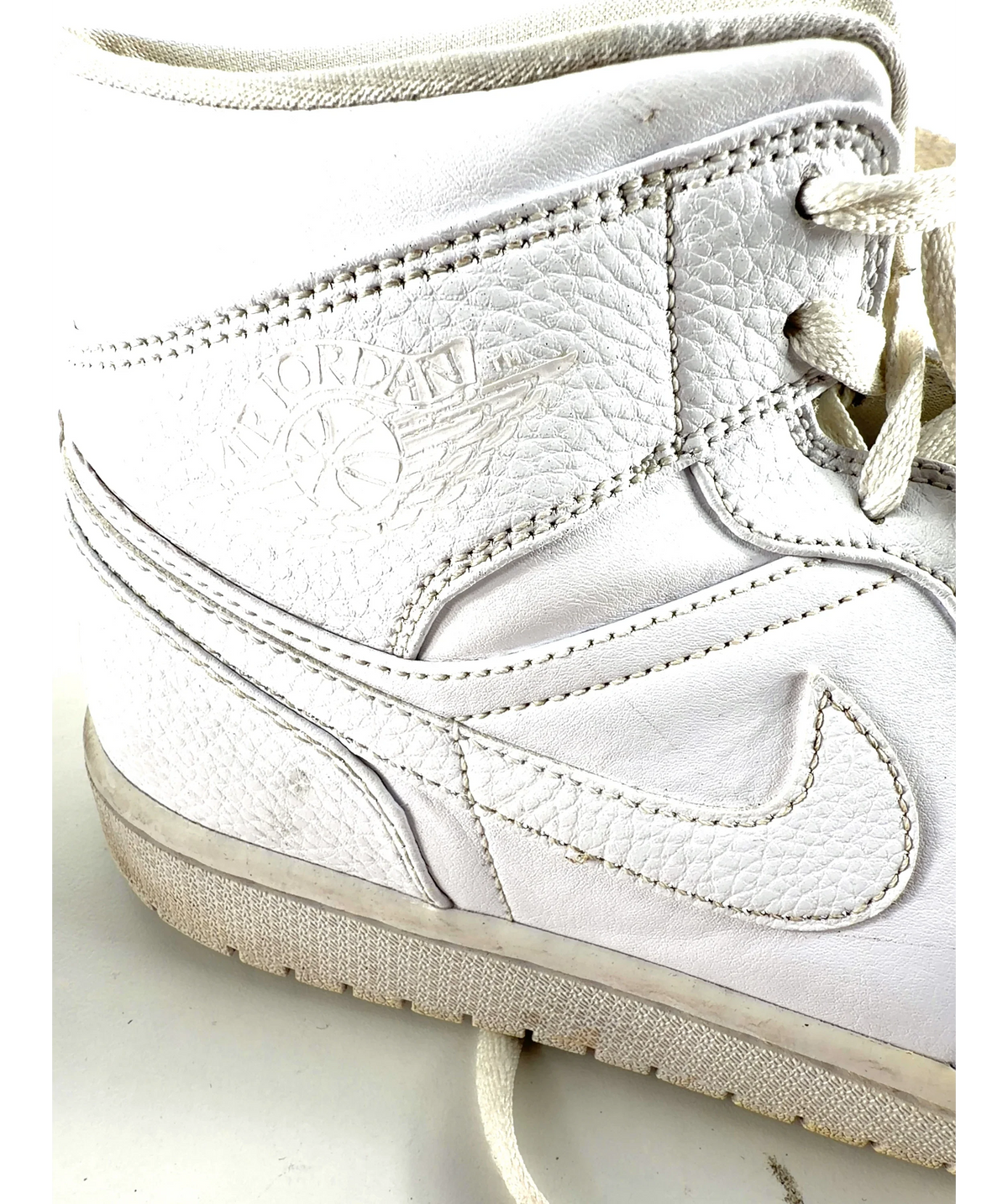 Nike White Colour, size UK 8 EU 42 👞 — care label