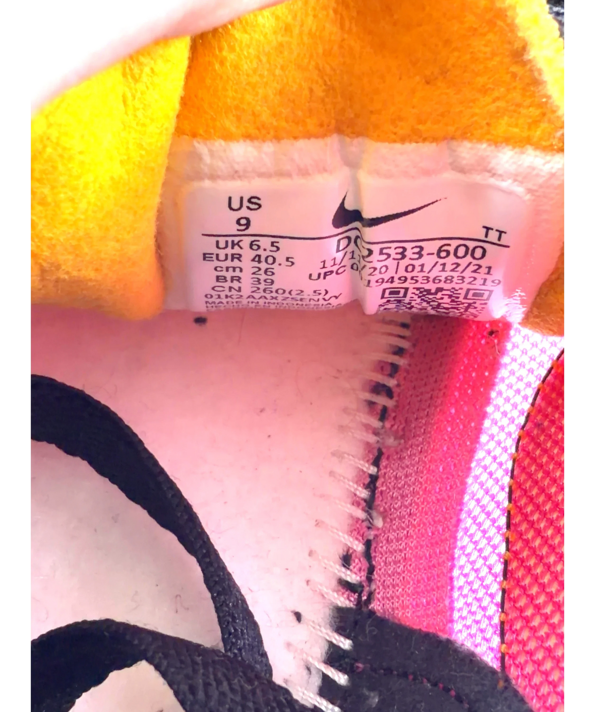 Nike pink Waffle One, size UK 6.5 EU 39.5 👠 — fabric detail