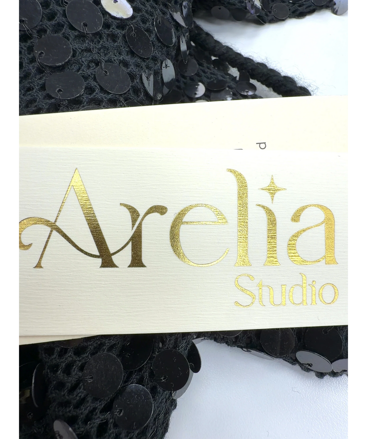 Arelia Studio Black Colour — detail