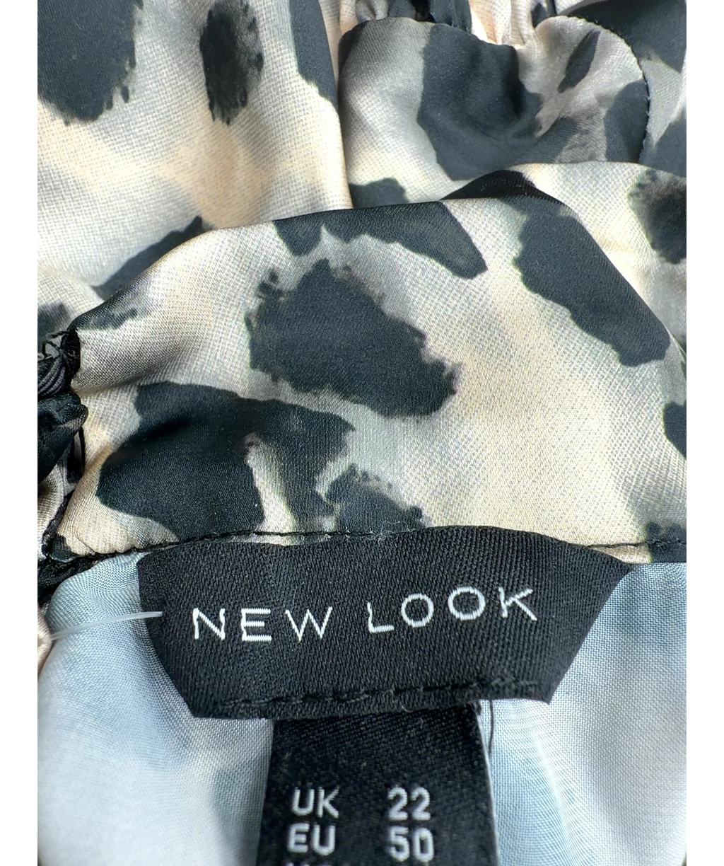 New Look Cream blouse, size UK 22 — detail