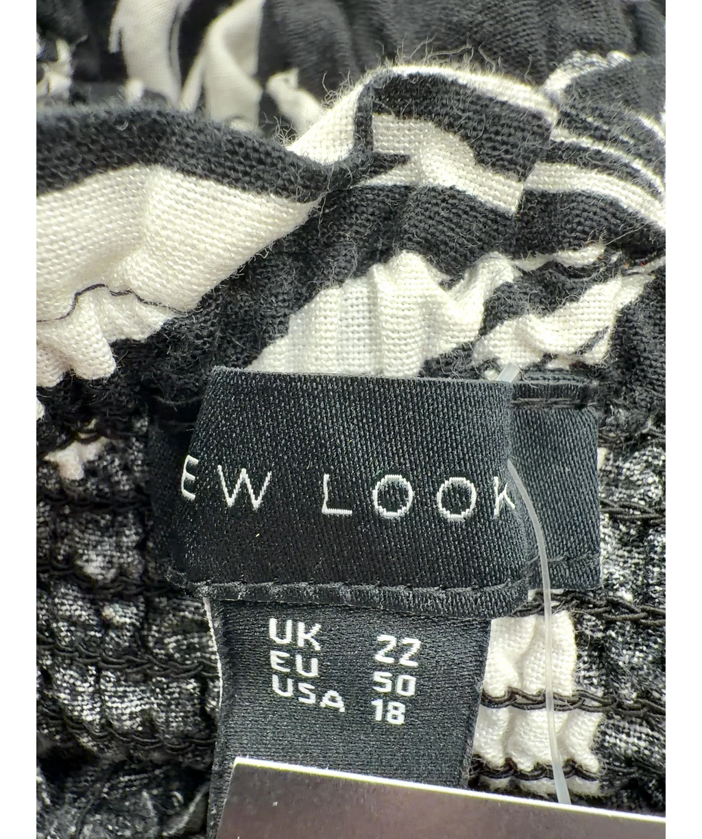 New Look Black black and white palm-print smocked midi dress, size UK 22 — detail
