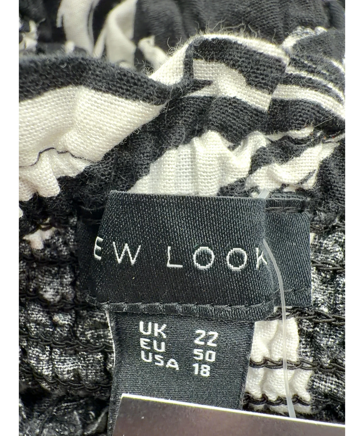 New Look Black black and white palm-print smocked midi dress, size UK 22 — detail