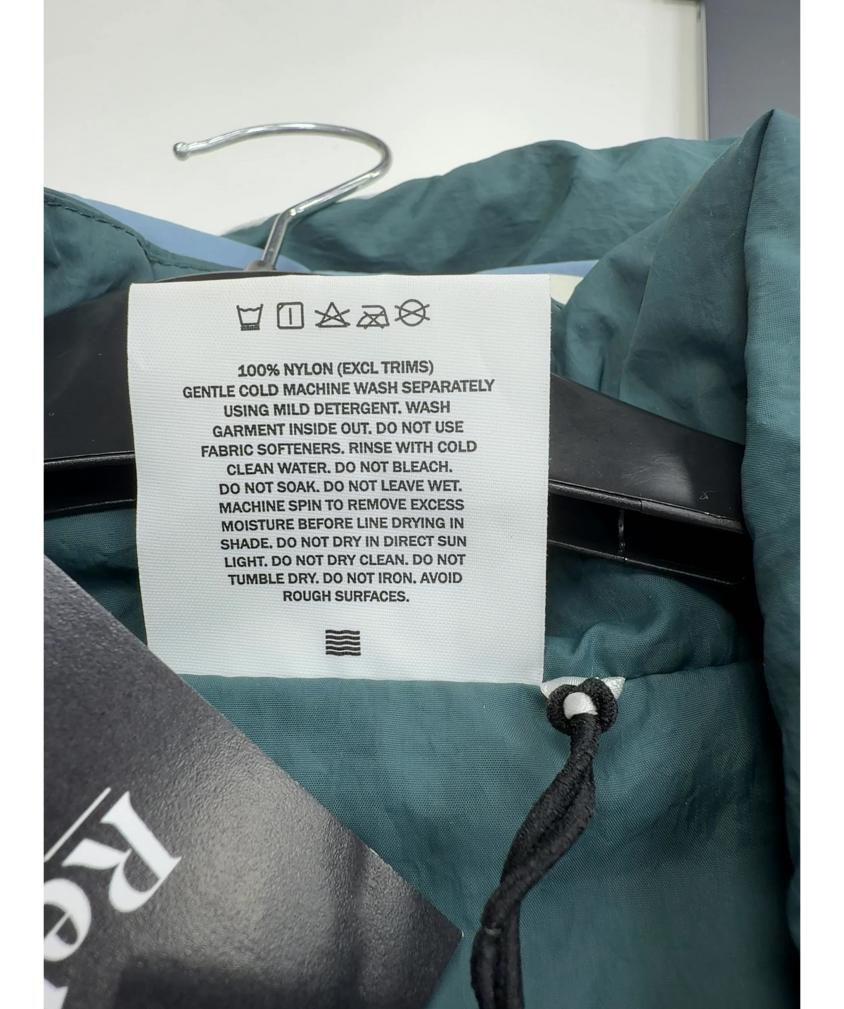 Bondi Born Green FM UNISEX WINDBREAKER W HOOD, size UK S — label