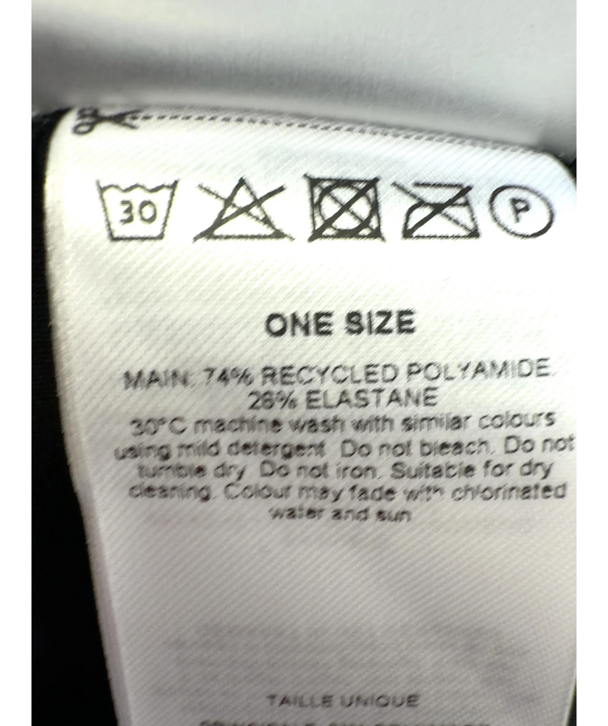 Hunza G Black Colour — label