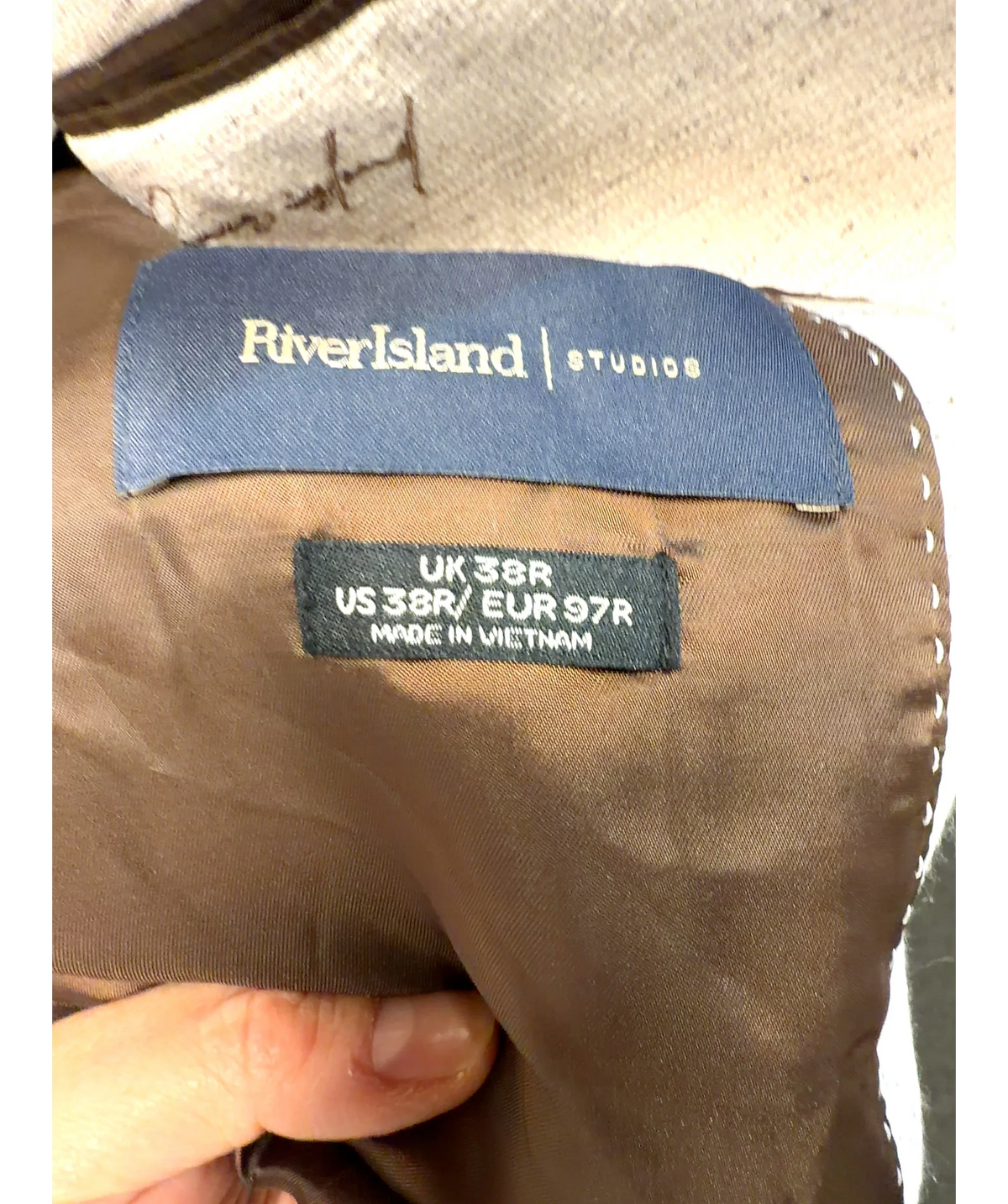 River Island cream Colour, size UK 38" CHEST — care label