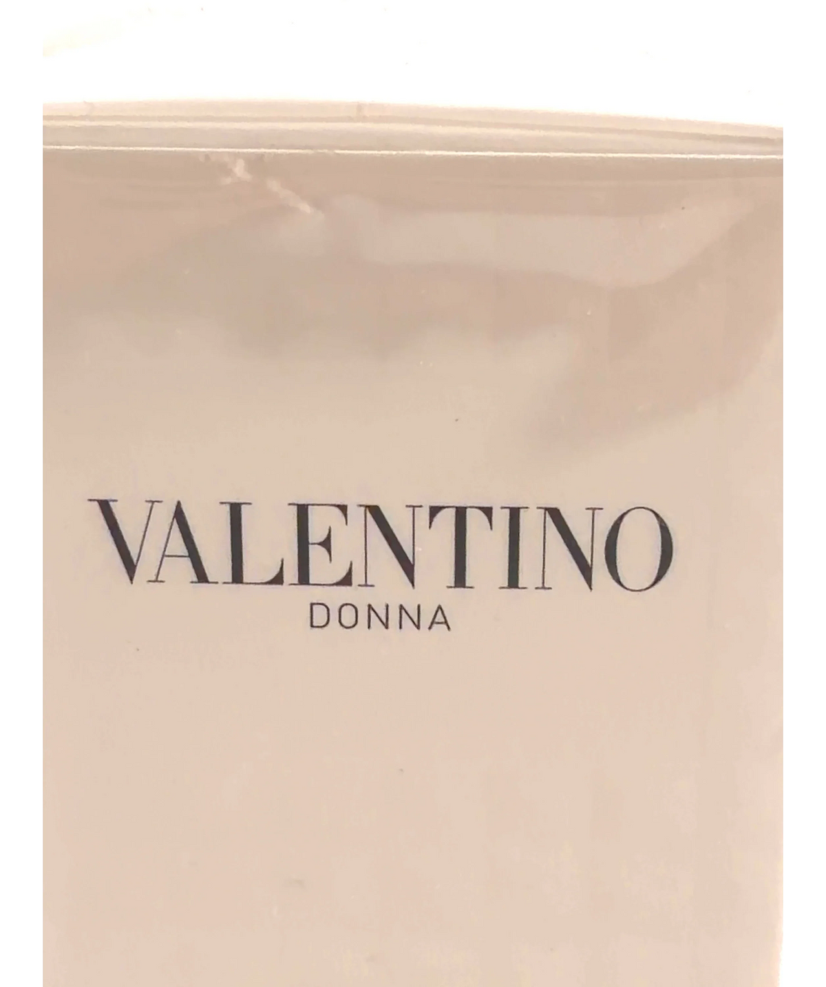 Valentino Born In Roma Donna Ivory Eau de Parfum, size 50ml — label
