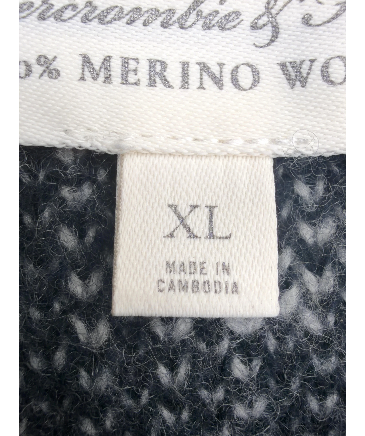 ABERCROMBIE & FITCH Black Colour, size UK XL — care label
