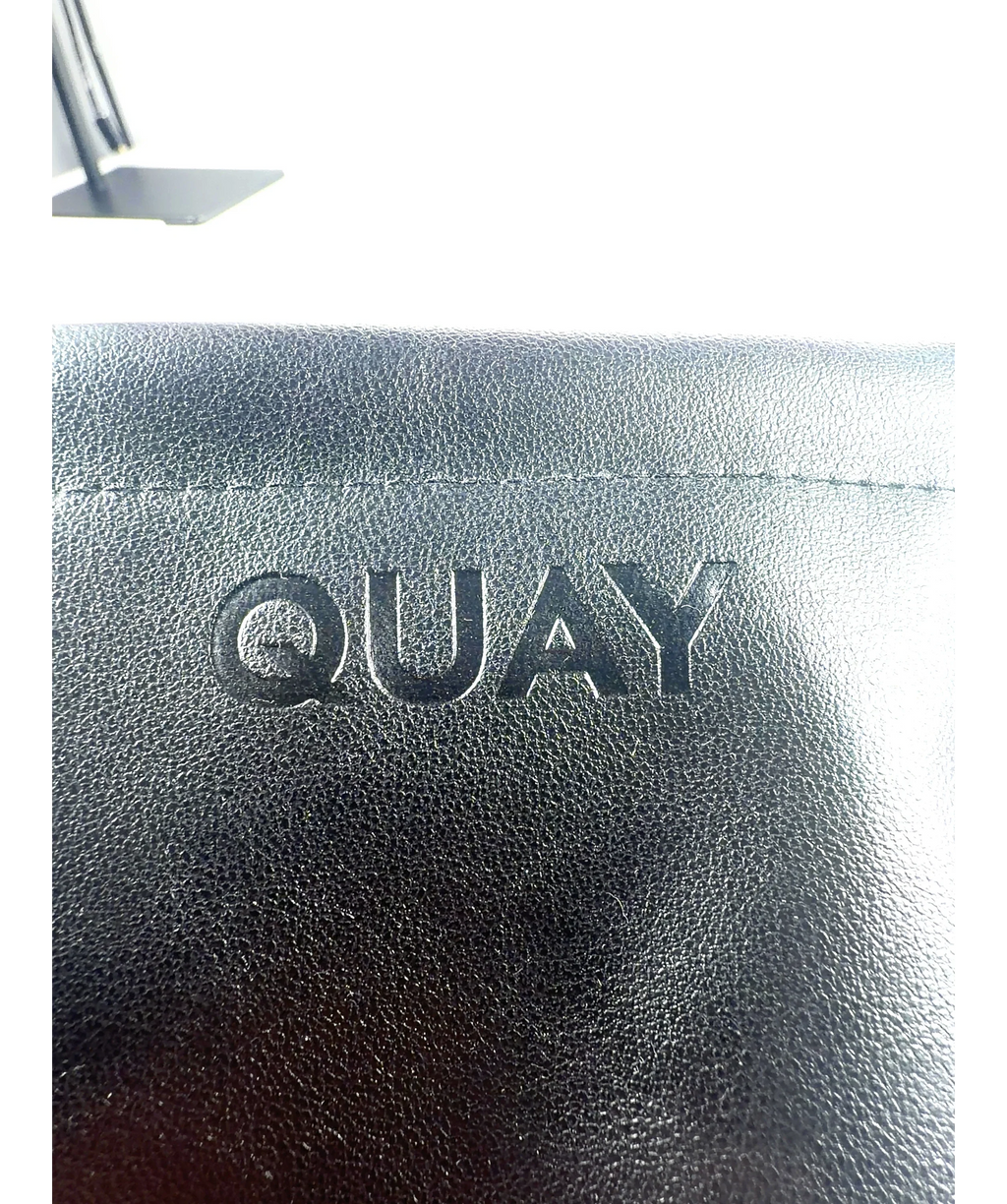 QUAY Black Colour — detail