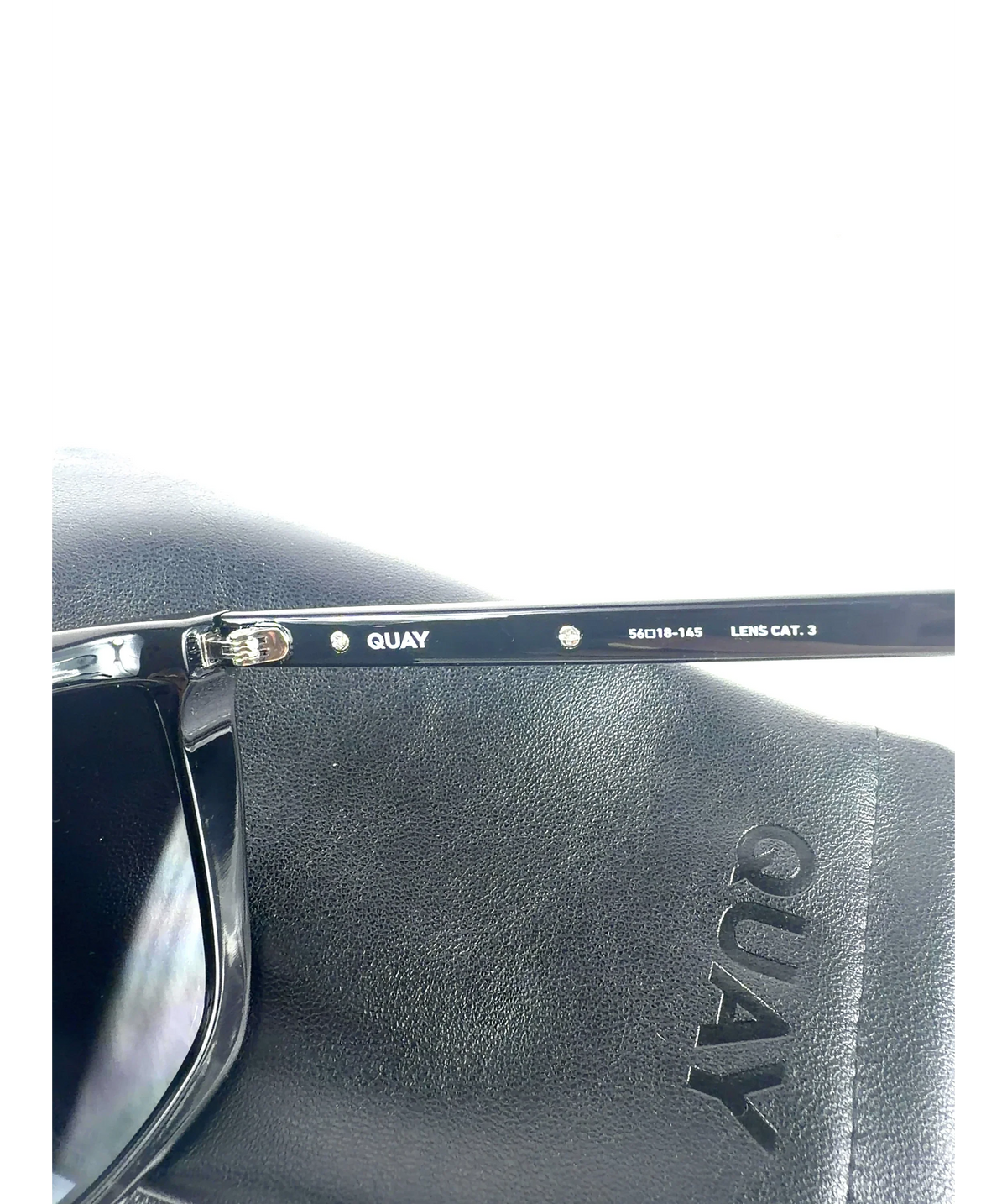 QUAY Black Colour — label