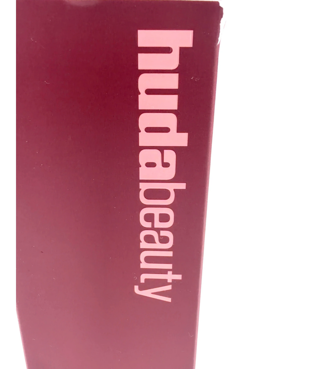 Huda Beauty Pink Colour — detail